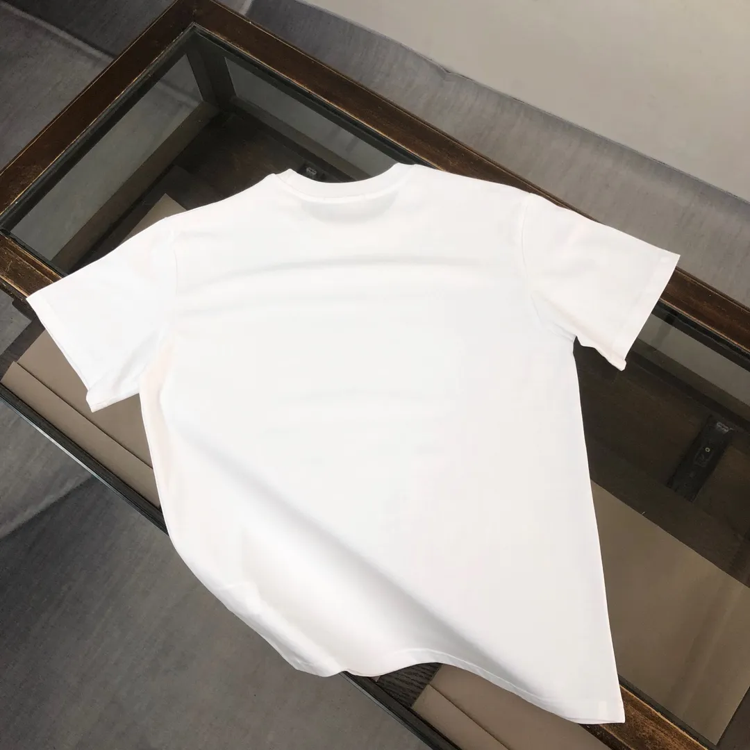 P180 Stone Island 2025 latest T-shirt, couple style ~ Original order, fashionable and casual short T-shirt, specially made of customized cotton fabric ~ Cotton T-shirt ~ Pre-washed to prevent deformation and shrinkage problem, more comfortable and breathable on the body ~ All available from stock ~ Unique design style, trendy must-have item, complete with three standards 👍 Color: black/white Size: S M L XL (larger version, please indicate your height and weight when placing an order)